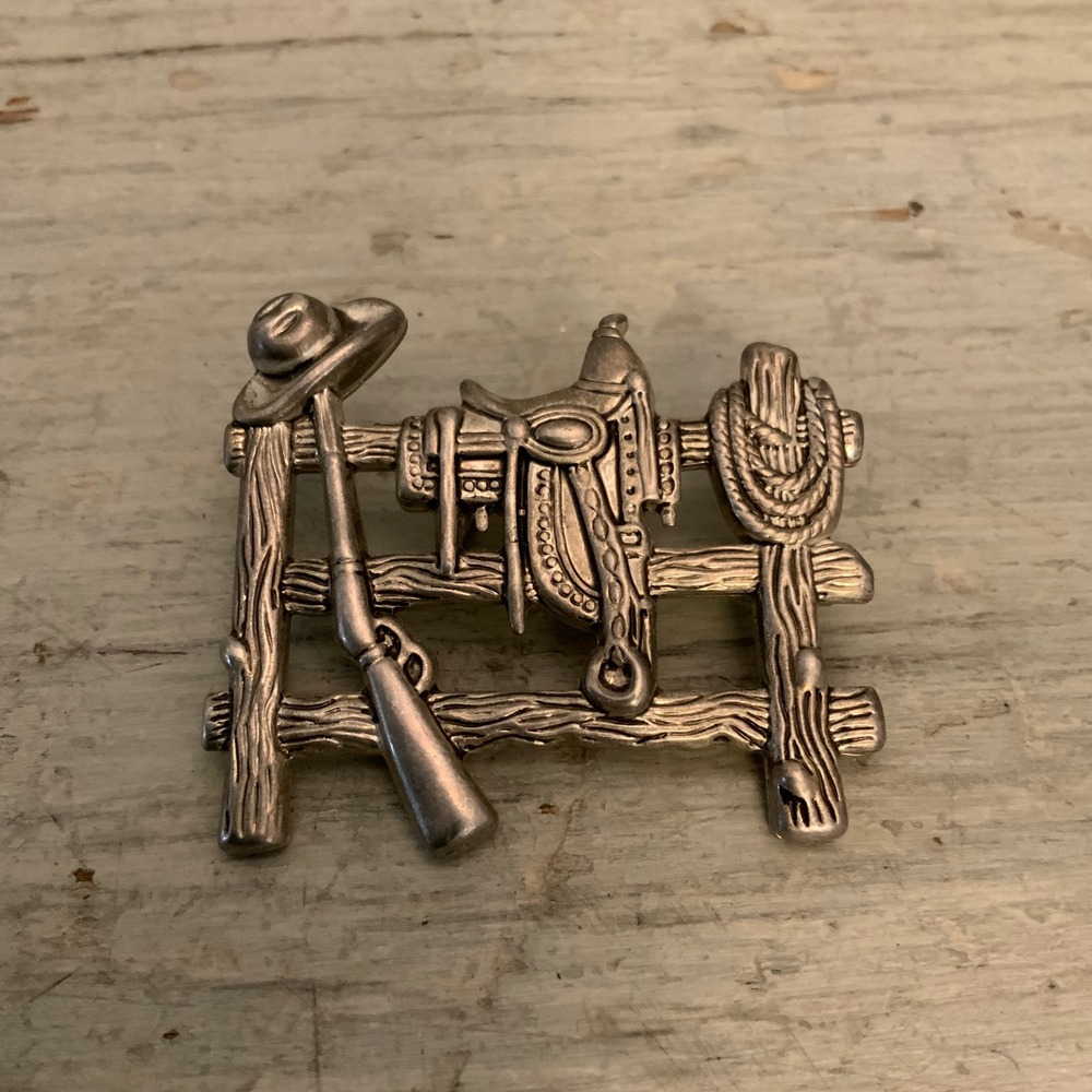 Vintage Best Apparel Silver Tone Western Cowboy Motif Brooch Pin 1.5x2" GC‎